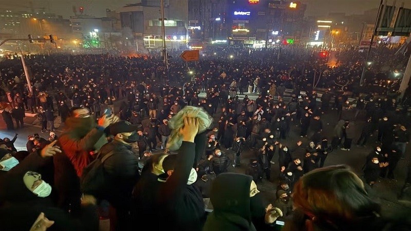 বিক্ষোভ দমনে কঠোর অবস্থান ইরানের নিরাপত্তাবাহিনীর, ২ হাজার নিহতের শঙ্কা